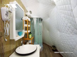 Shower and sink in the glamping dome